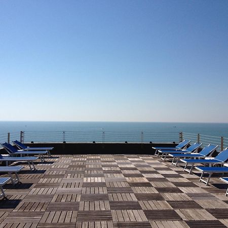 Grand Hotel Playa ลินญาโน ซับเบียโดโร ภายนอก รูปภาพ