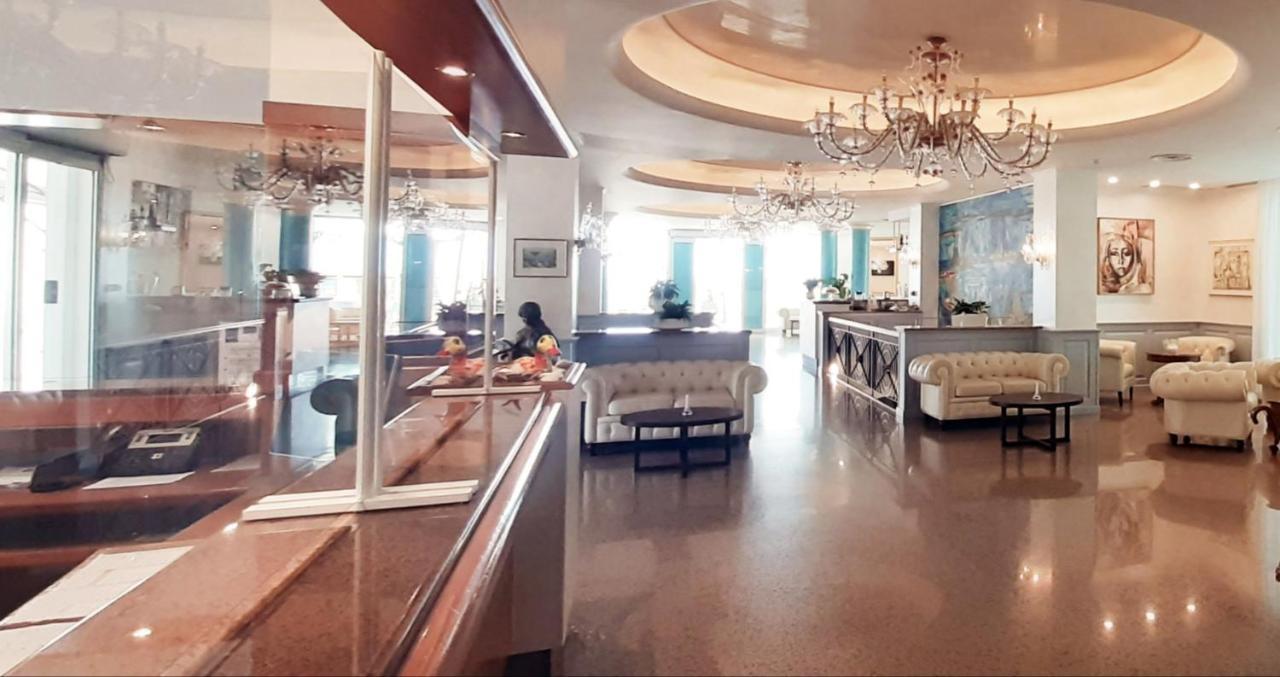 Grand Hotel Playa ลินญาโน ซับเบียโดโร ภายนอก รูปภาพ