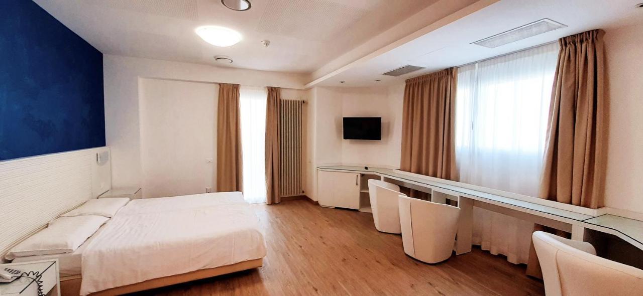 Grand Hotel Playa ลินญาโน ซับเบียโดโร ภายนอก รูปภาพ