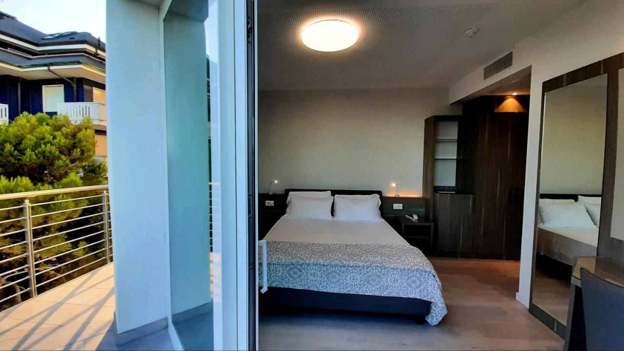 Grand Hotel Playa ลินญาโน ซับเบียโดโร ภายนอก รูปภาพ