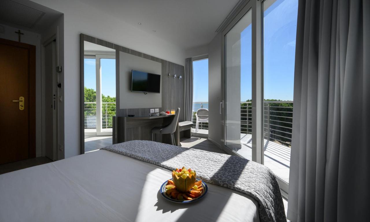 Grand Hotel Playa ลินญาโน ซับเบียโดโร ภายนอก รูปภาพ