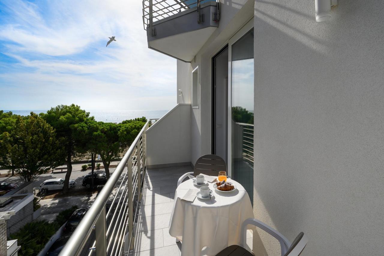 Grand Hotel Playa ลินญาโน ซับเบียโดโร ภายนอก รูปภาพ
