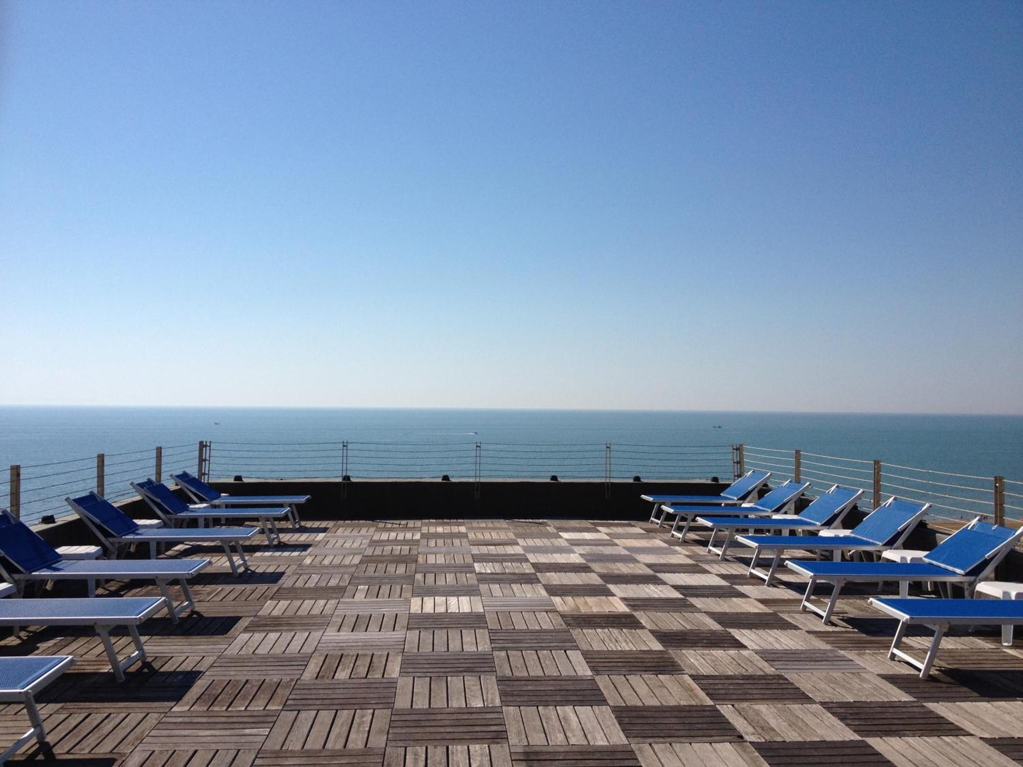 Grand Hotel Playa ลินญาโน ซับเบียโดโร ภายนอก รูปภาพ