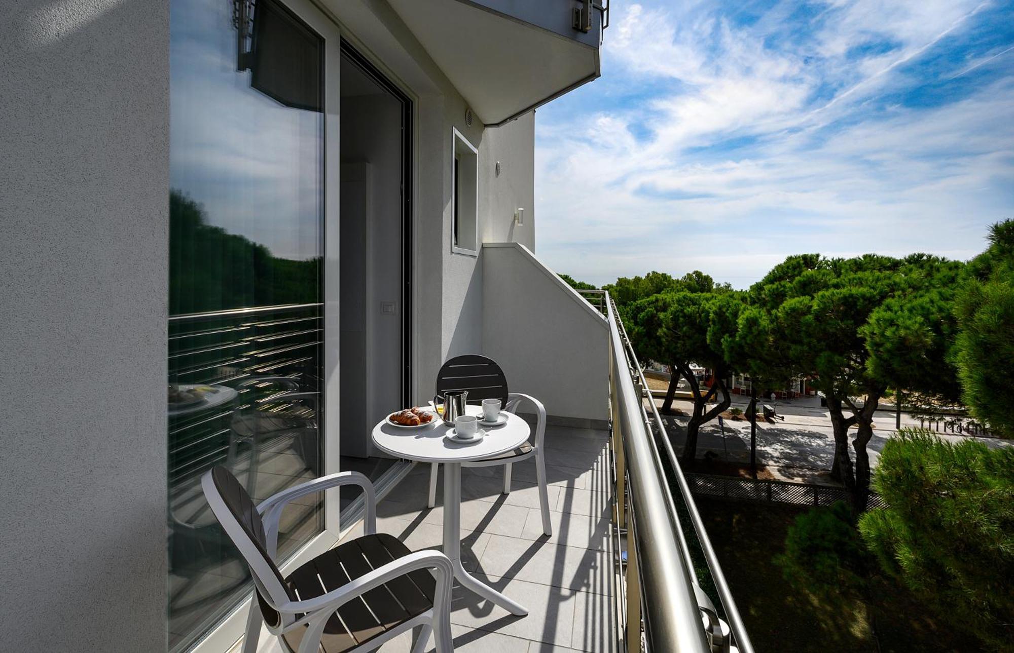 Grand Hotel Playa ลินญาโน ซับเบียโดโร ภายนอก รูปภาพ