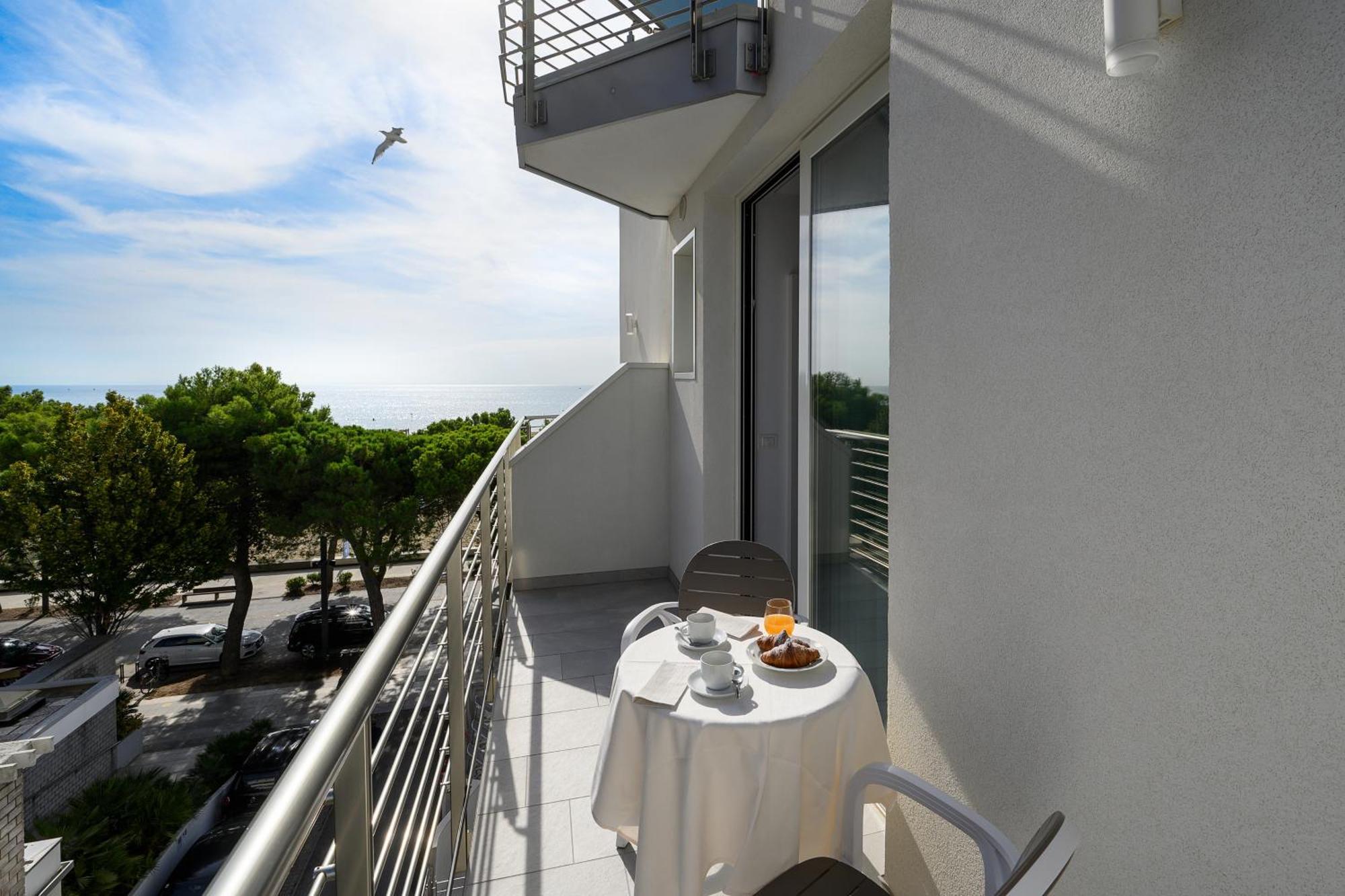 Grand Hotel Playa ลินญาโน ซับเบียโดโร ภายนอก รูปภาพ