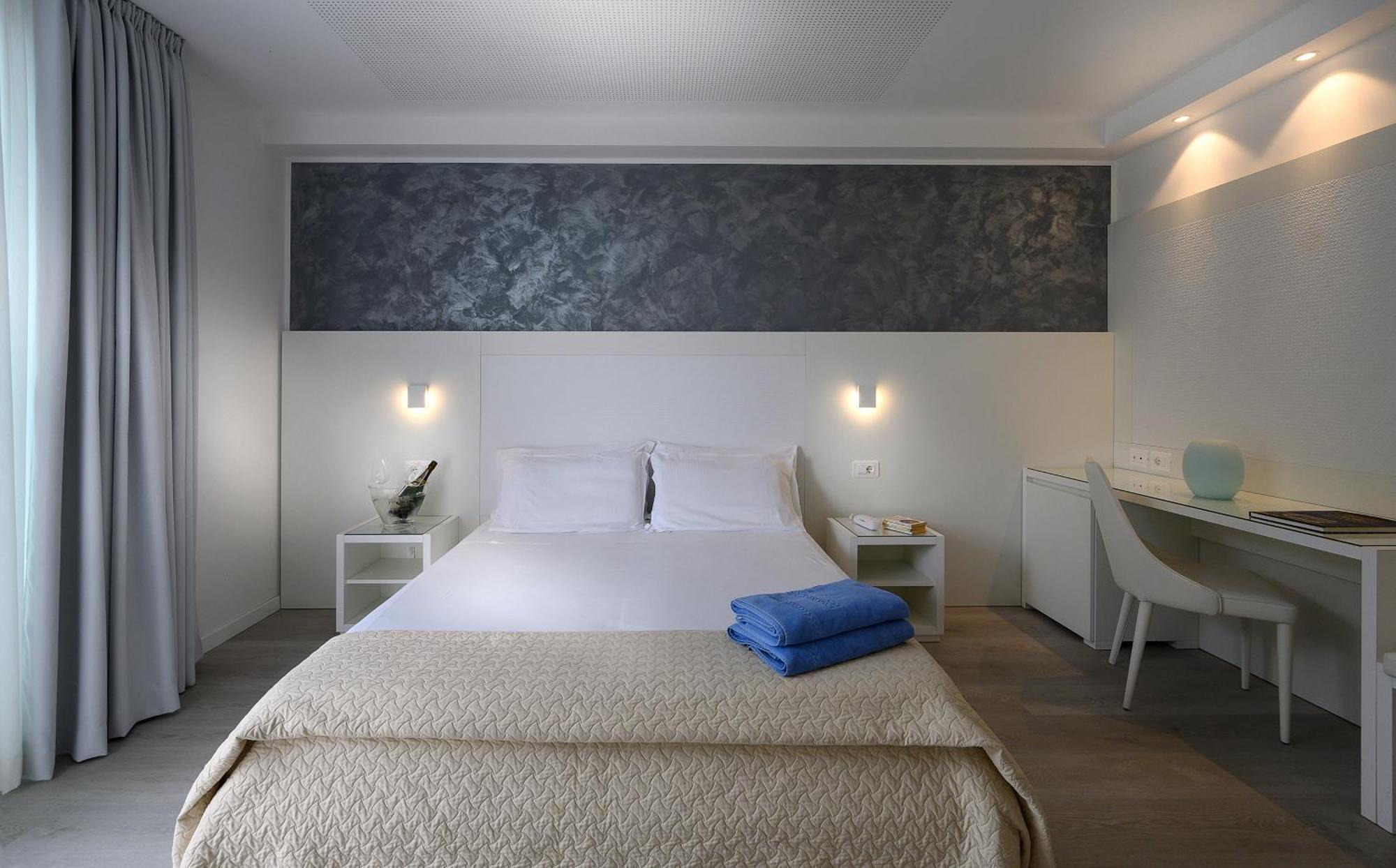Grand Hotel Playa ลินญาโน ซับเบียโดโร ภายนอก รูปภาพ