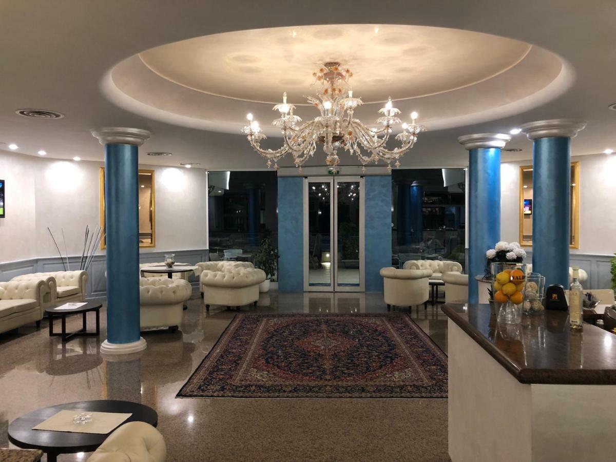 Grand Hotel Playa ลินญาโน ซับเบียโดโร ภายนอก รูปภาพ